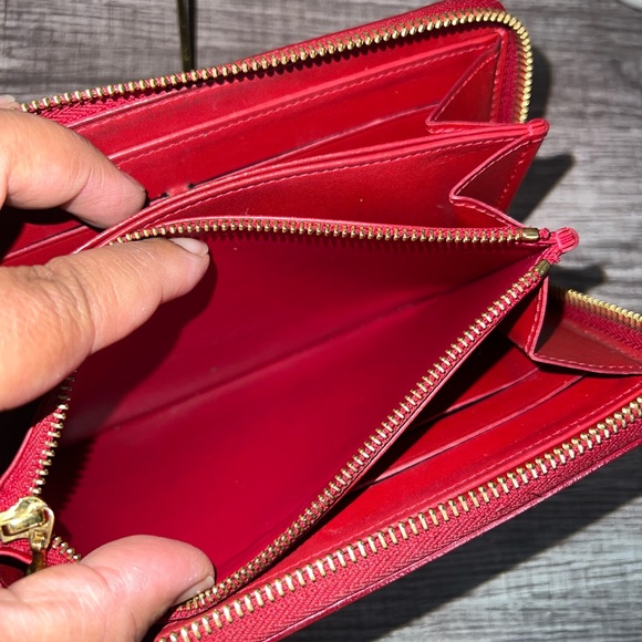 Louis Vuttion Vernis Wallet - Picture 10 of 17